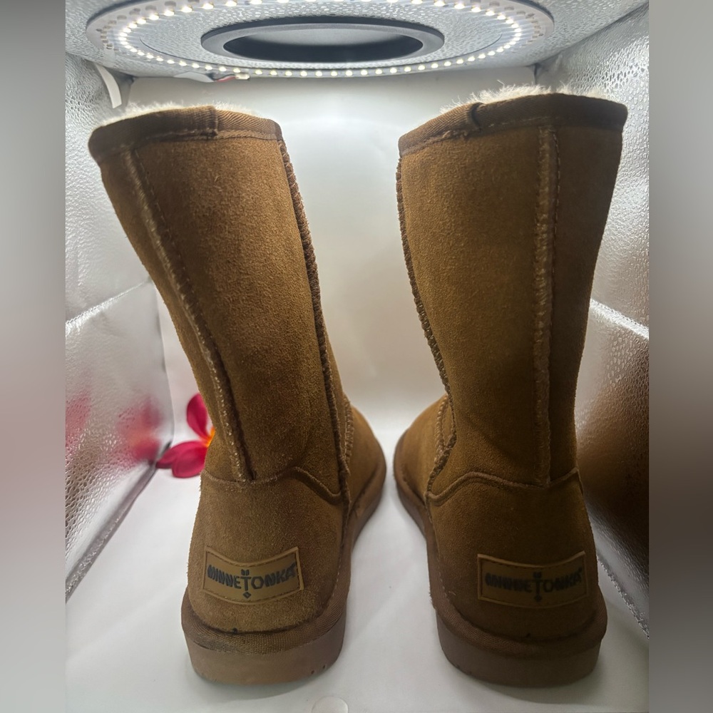 Minnetonka Women's Olympia Pull On Booties - Picture 7 of 8